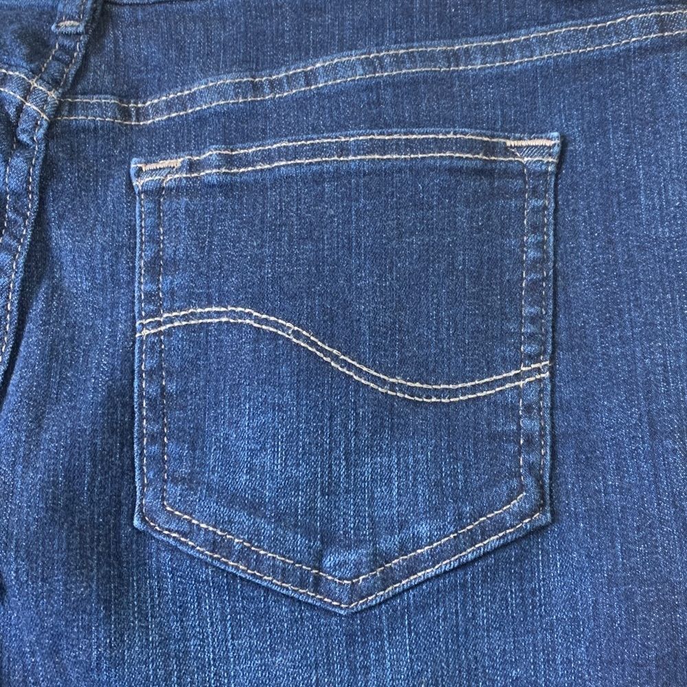 Lee Women's RELAXED FIT, straight leg, Dark Blue Jeans, size 12 short - Picture 3 of 12